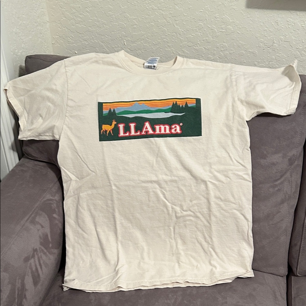Gildan Cream Graphic 'LLama' Scenic Logo Tee